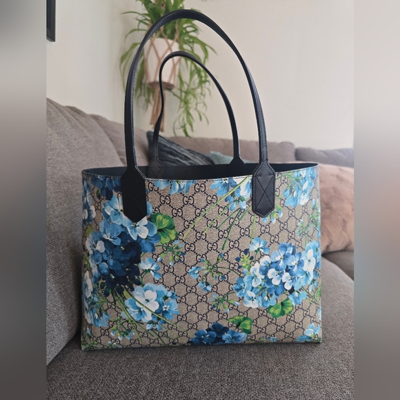 Authentic large Gucci GG Monogram Blooms Reversible Tote - Picture 12 of 16